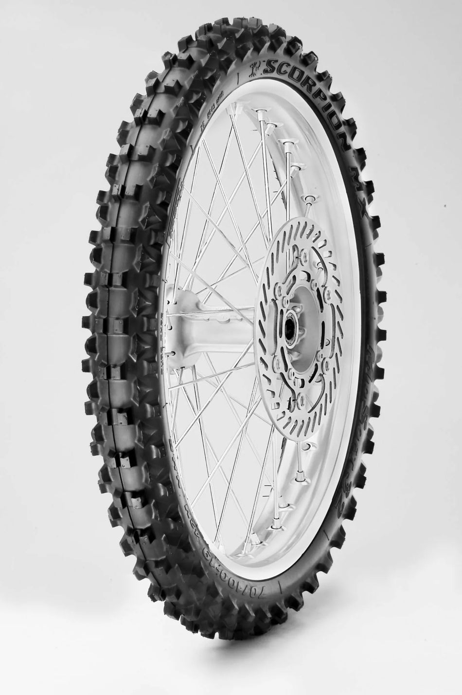 SCORPION MX32 MID SOFT TIRE